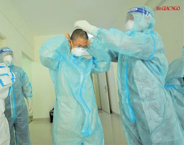 Hàng trăm Tăng Ni, Phật tử trẻ đã dấn thân vào tuyến đầu chống dịch, chăm sóc F0 ở các bệnh viện điều trị Covid-19 - Ảnh: Nguyễn Á