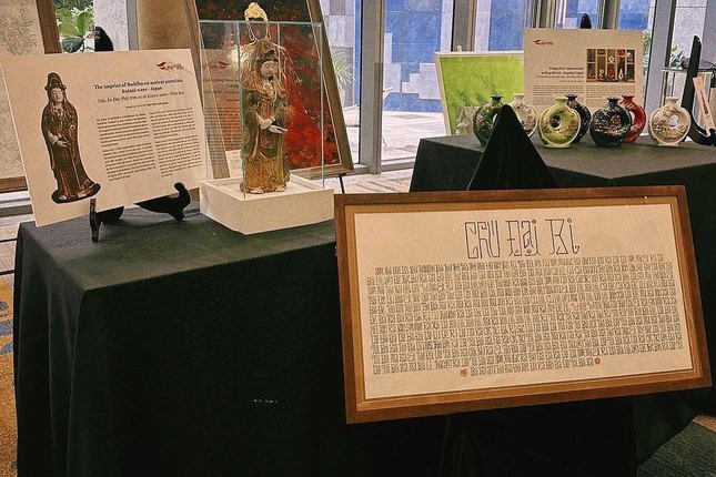 Bức tượng Bồ-tát Quan Âm bằng gốm sứ từ Nhật được ca sĩ Jun Phạm chia sẻ tại phiên đấu giá - Ảnh: Facebook Jun Phạm