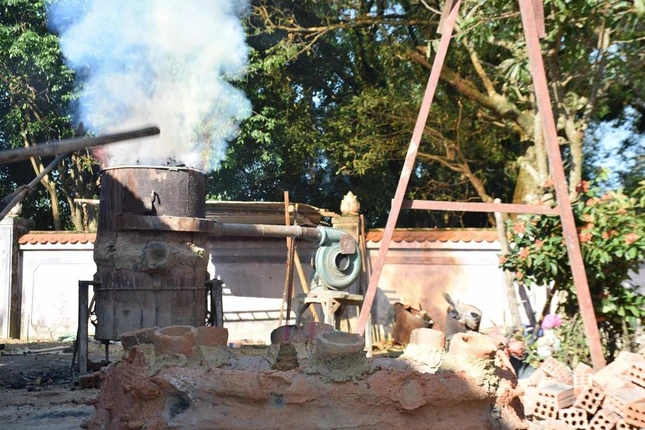 Chính thức rót đồng đúc kim thân Đức Phật Bổn Sư