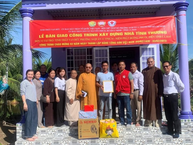 Bàn giao nhà tình thương đến gia đình ông Phan Văn Giới