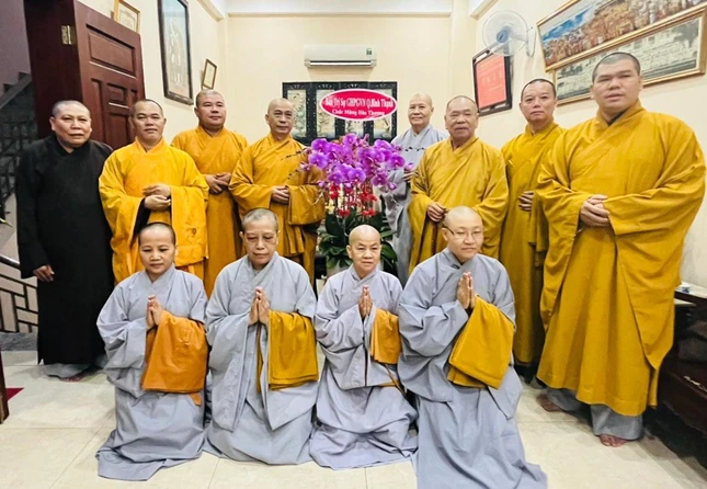 Đảnh lễ, khánh chúc Hòa thượng Thích Thiện Pháp