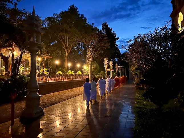 Từng bước chân chánh niệm