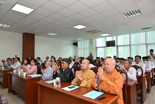 Chư tôn đức cùng các đại biểu tham dự hội nghị