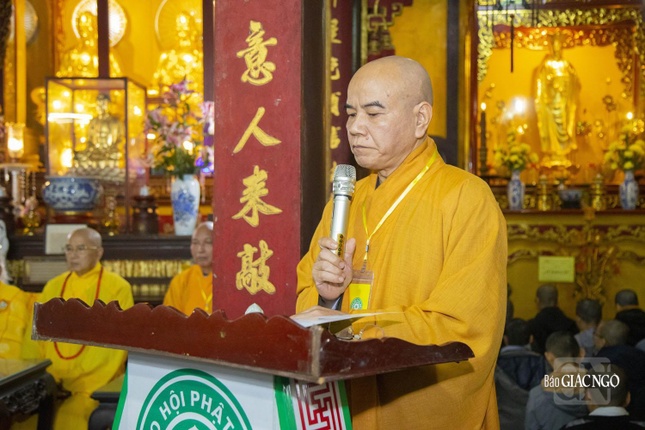 Thượng tọa Thích Nguyên Thành đọc diễn văn khai mạc