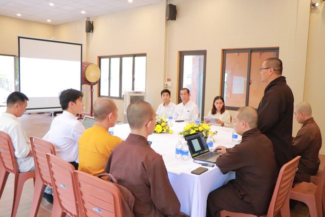 Quang cảnh phiên họp