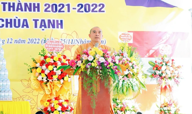 Đại đức Thích Tuệ Minh, phụ trách Phật giáo huyện Yên Thành phát biểu khai mạc hội nghị Đại đức Thích Tuệ Minh, phụ trách Phật giáo huyện Yên Thành phát biểu khai mạc hội nghị