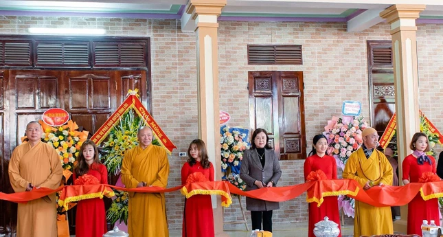 Cắt băng khánh thành nhà khách chùa Thiên Phúc