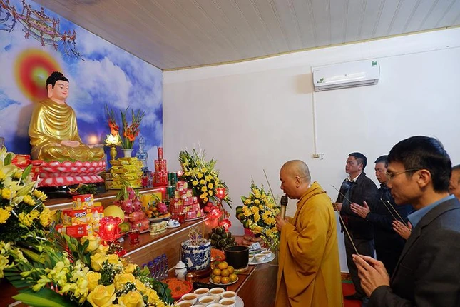 Dâng hương cầu nguyện Dâng hương cầu nguyện