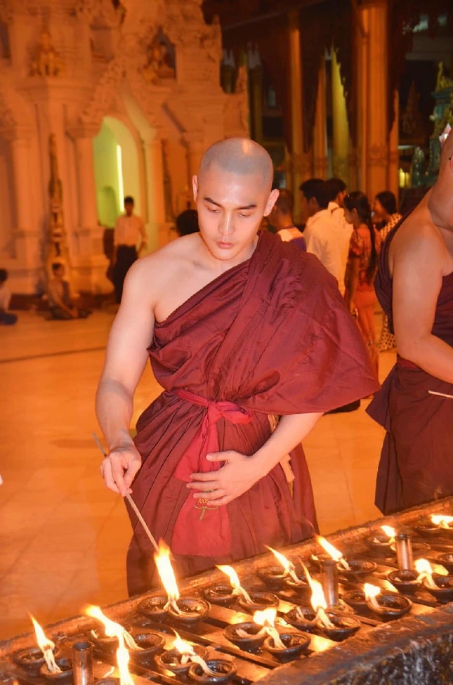 Võ Đăng Khoa trong hình thức tu sĩ khi tham gia khóa tu “Xuất gia gieo duyên” hồi tháng 1-2022. Ảnh: NVCC