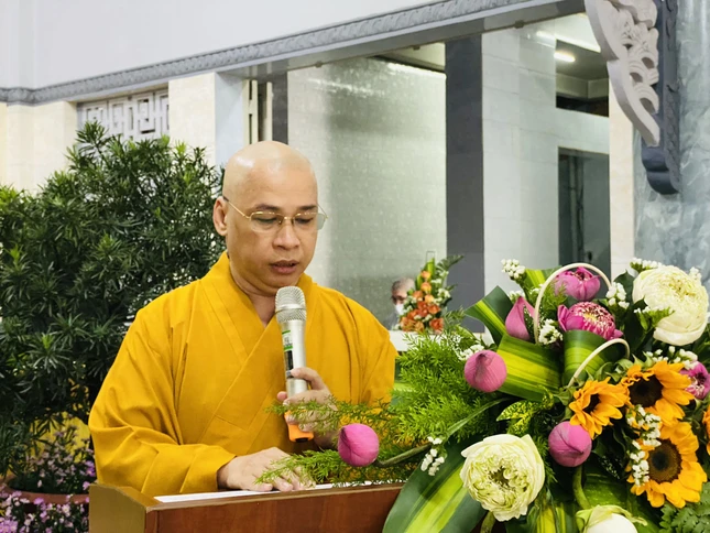Thượng tọa Thích Minh Nhựt phát biểu khai mạc
