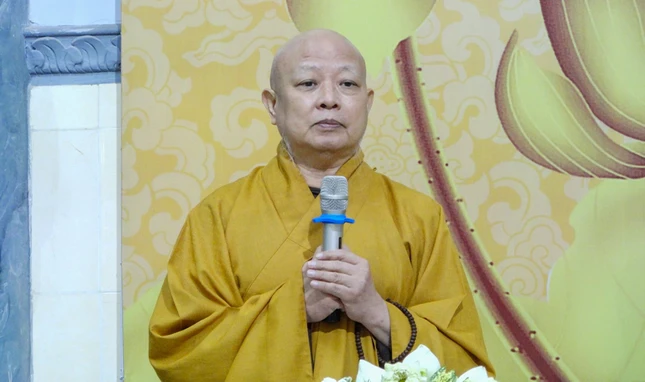 Hòa thượng Thích Lệ Trang ban đạo từ