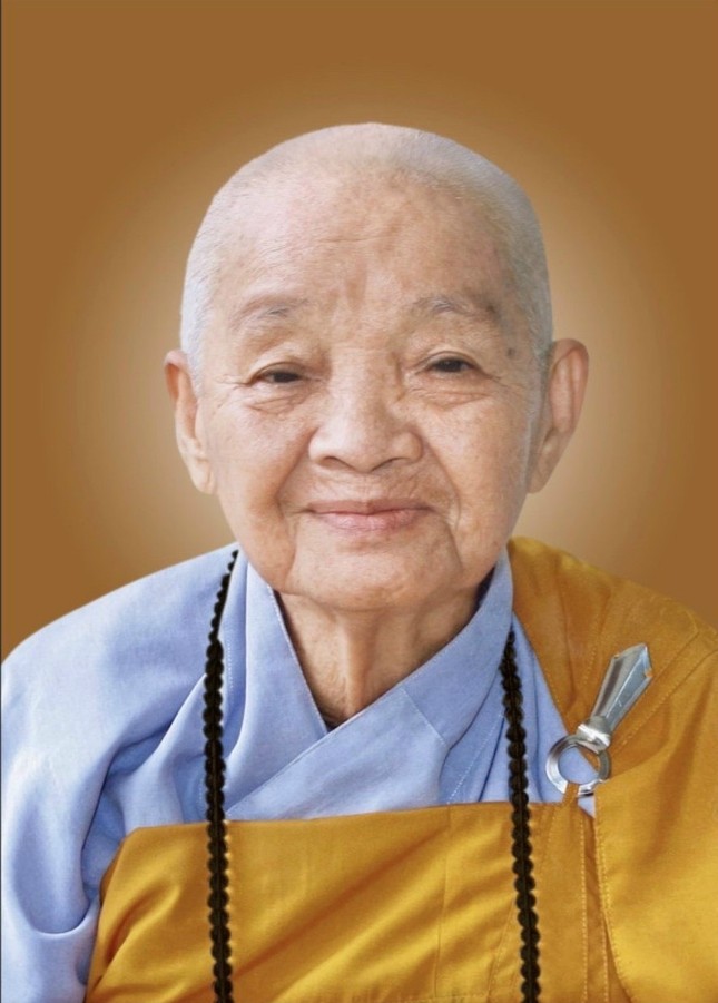 Chân dung Ni trưởng Thích nữ Đạt Thuận