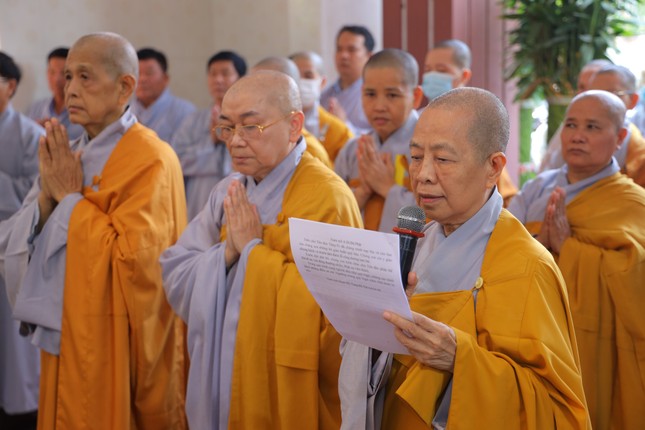 Đại diện môn đồ pháp quyến dâng lời tưởng niệm