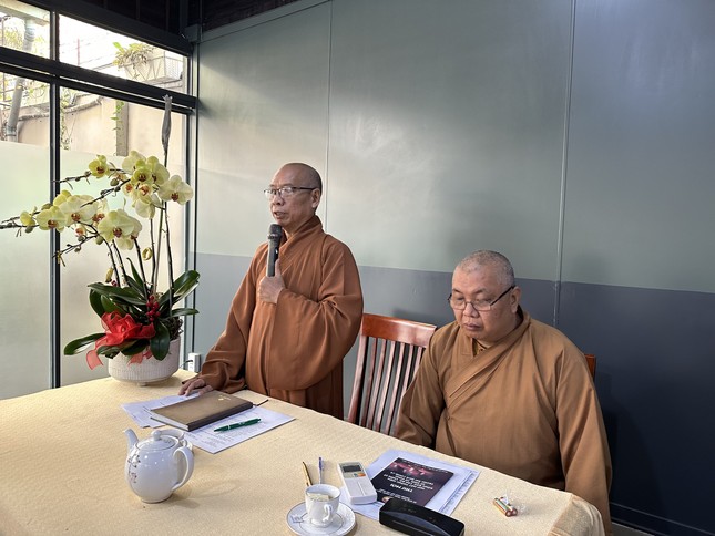 Hòa thượng Thích Huệ Minh phát biểu đúc kết phiên họp Hòa thượng Thích Huệ Minh phát biểu đúc kết phiên họp