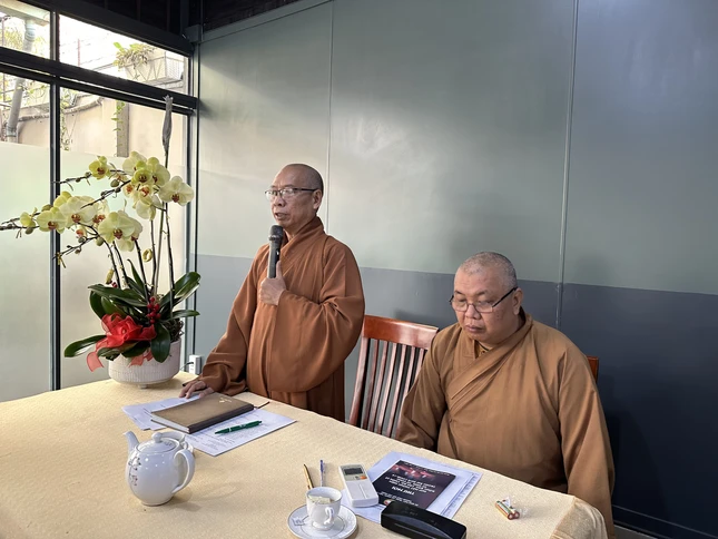 Hòa thượng Thích Huệ Minh phát biểu đúc kết phiên họp