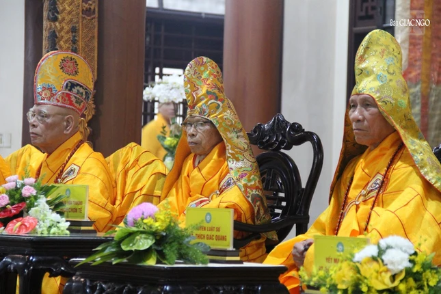 Tam sư truyền giới