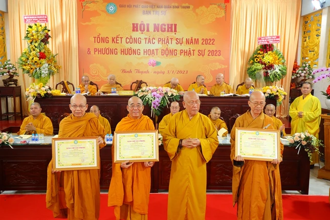 Hòa thượng Thích Như Niệm trao giáo chỉ tấn phong Hòa thượng