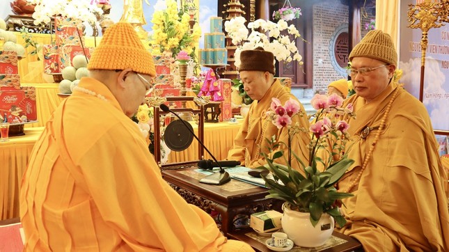 Chư tôn đức khai kinh A Di Đà