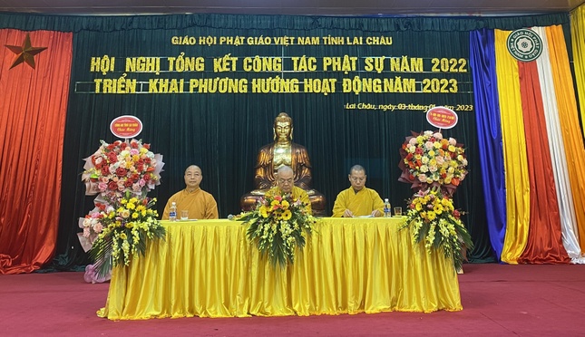 Chư tôn đức chủ trì hội nghị