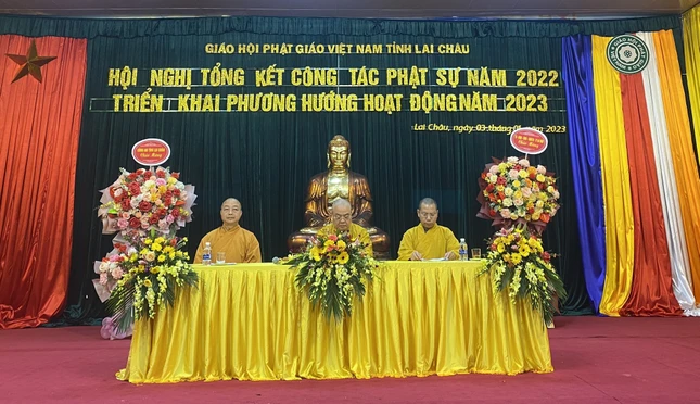 Chư tôn đức chủ trì hội nghị