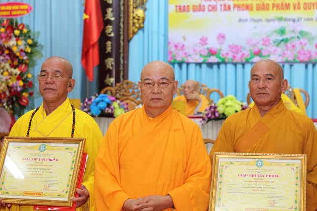 Trao giáo chỉ tấn phong giáo phẩm