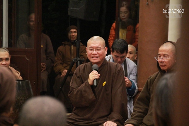 Thầy Chân Pháp Ấn chia sẻ kỷ niệm về Thầy - Trò trong đêm tưởng niệm