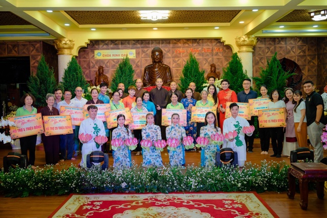 Đêm nhạc được nhiều doanh nghiệp, mạnh thường quân góp sức Đêm nhạc được nhiều doanh nghiệp, mạnh thường quân góp sức