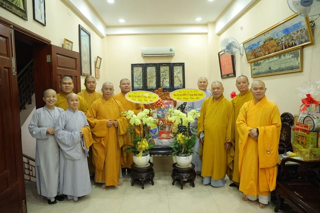 Vấn an sức khỏe, chúc Tết Hòa thượng Thích Thiện Pháp