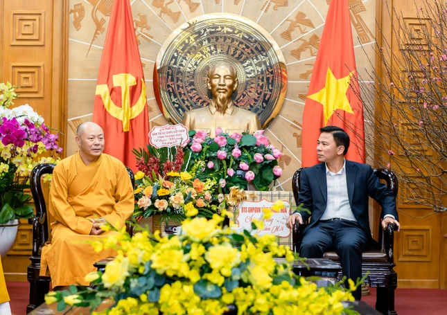 Ông Đỗ Trọng Hưng, Bí thư Tỉnh ủy đón tiếp đoàn Ông Đỗ Trọng Hưng, Bí thư Tỉnh ủy đón tiếp đoàn