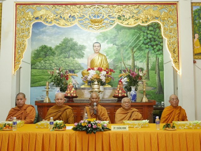 Hòa thượng Thích Giác Tường ban đạo từ tại lễ tạ pháp