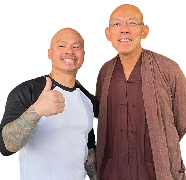 Thầy Thiện Tâm gặp lại thiền sinh cũ, sau khi họ tại ngoại - Ảnh: NVCC