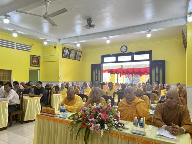 Chư tôn đức tham dự hội nghị Chư tôn đức tham dự hội nghị