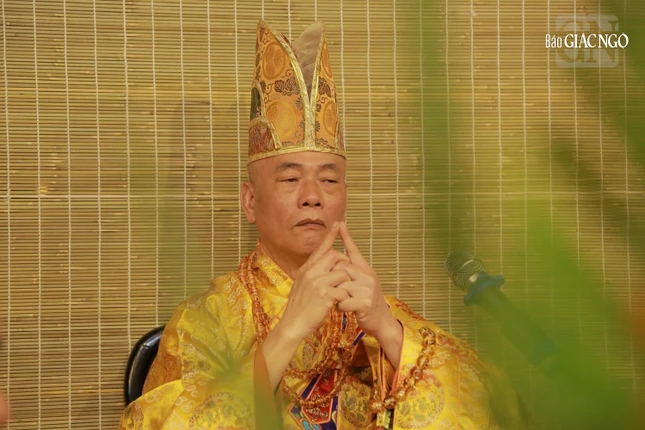 Hòa thượng Thích Giác Đạo cử hành pháp sự đàn tràng Dược Sư thất châu