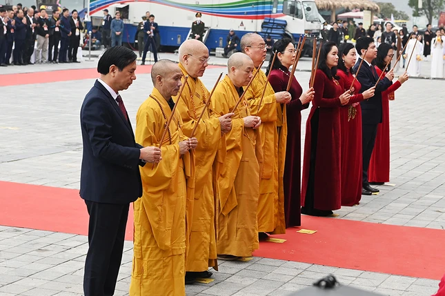 Dâng hương cầu nguyện