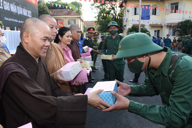 Những phần quà khích lệ tinh thần