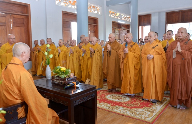 Trưởng lão Hòa thượng Thích Trí Quảng huấn thị chư Tăng Ni tại lễ tưởng niệm 50 năm Đại lão Hòa thượng Thích Đạt Thanh viên tịch, tổ chức tại tổ đình Long Quang - Ảnh: Bảo Toàn/BGN Trưởng lão Hòa thượng Thích Trí Quảng huấn thị chư Tăng Ni tại lễ tưởng niệm 50 năm Đại lão Hòa thượng Thích Đạt Thanh viên tịch, tổ chức tại tổ đình Long Quang - Ảnh: Bảo Toàn/BGN