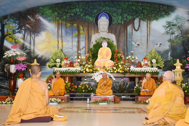 Hòa thượng Thích Giác Toàn chia sẻ thời pháp thoại tại khóa tu