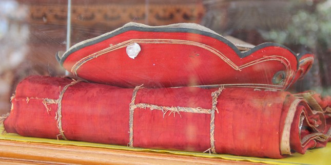 Y và mão của Bồ-tát Thích Quảng Đức được giới thiệu tại hội thảo là bảo vật rất được quan tâm cần được bảo tồn