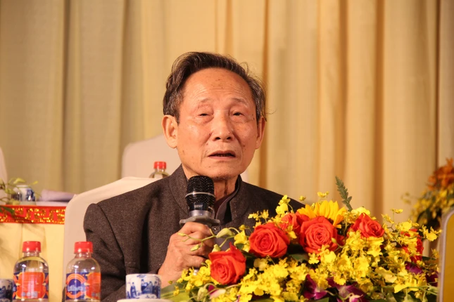 GS.Lê Mạnh Thát đúc kết phiên làm việc chủ đề "Nhân vật – Lịch sử" GS.Lê Mạnh Thát đúc kết phiên làm việc chủ đề "Nhân vật – Lịch sử"