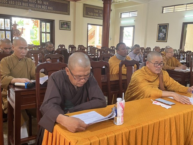 Chư Tăng Ni tham dự phiên họp