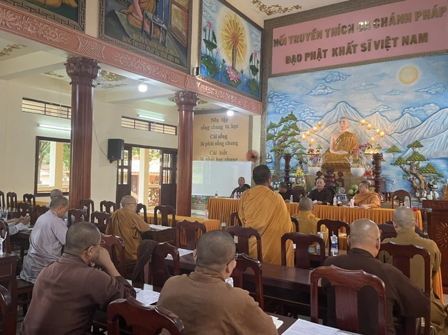 Quang cảnh phiên họp