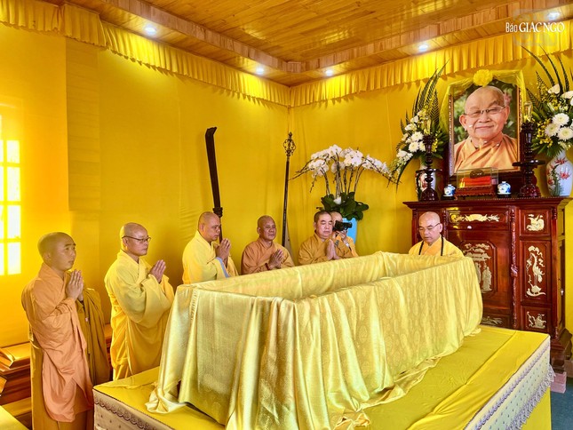 Sái tịnh kim quan Sái tịnh kim quan