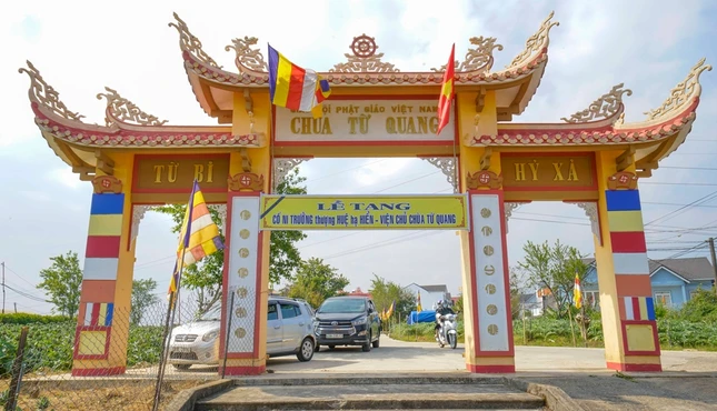 Kim quan Ni trưởng Thích nữ Huệ Hiển ược an trí tại chùa Từ Quang (39 Nam Hồ, P.11, TP.Đà Lạt)