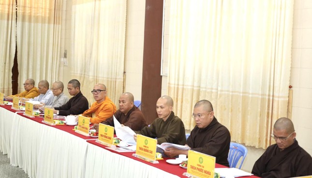 Chư Tăng Ni tham dự phiên họp