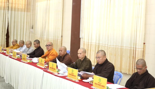 Chư Tăng Ni tham dự phiên họp
