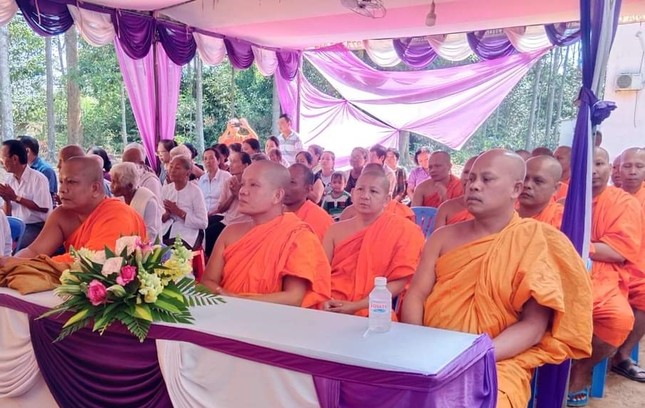 Chư Tăng, Phật tử tham dự