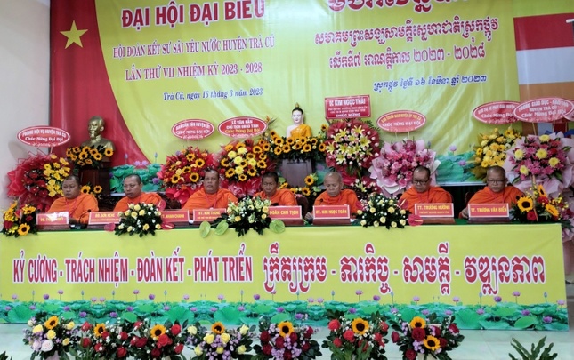 Chư tôn đức chứng minh