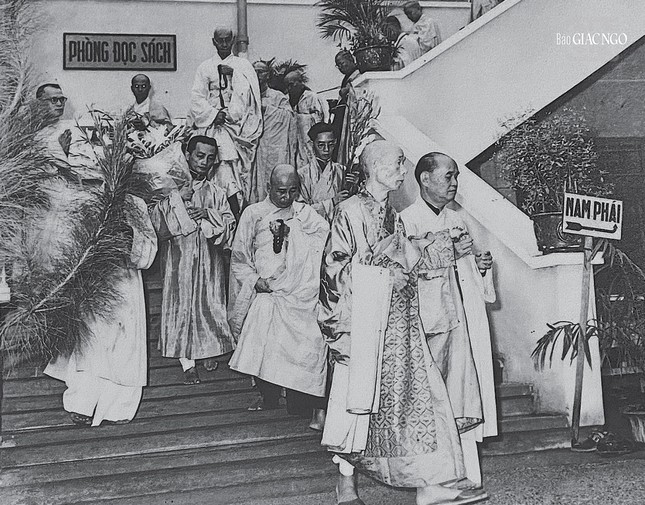 Đại lão Hòa thượng Thích Tịnh Khiết trong tang lễ Bồ-tát Thích Quảng Đức tổ chức tại chùa Xá Lợi năm 1963