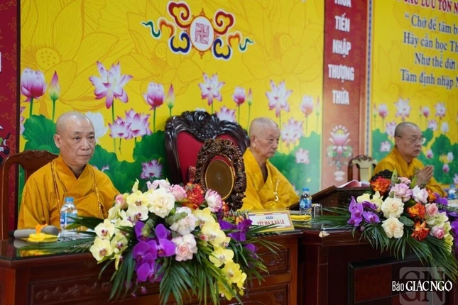 Tam sư truyền giới Tỳ-khiêu