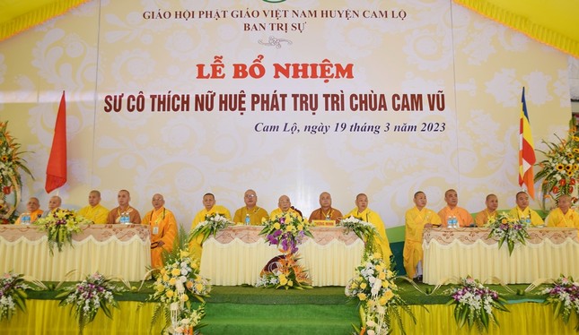 Chư tôn đức chứng minh